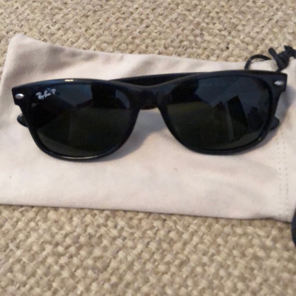 Black polarized Rayban Wayfarer Sunglasses - Picture 1 of 2